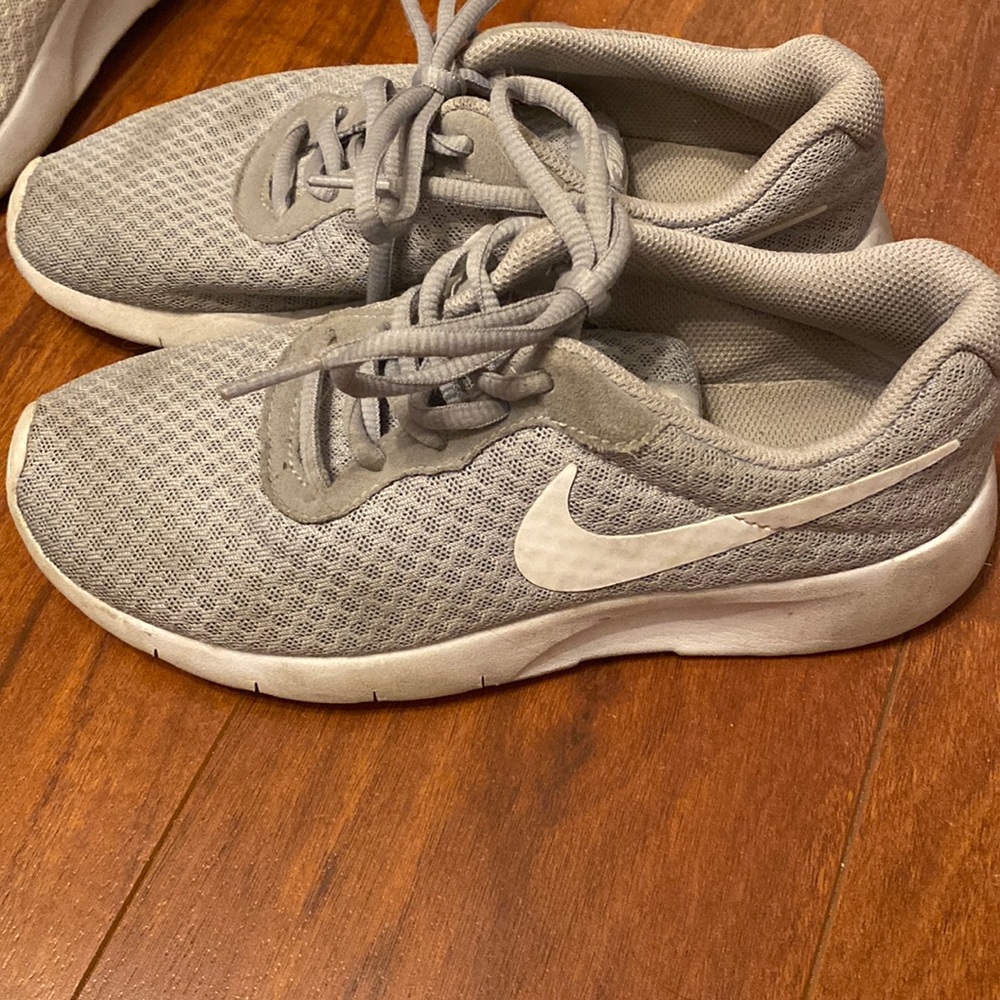 Grey Nike 3.5Y